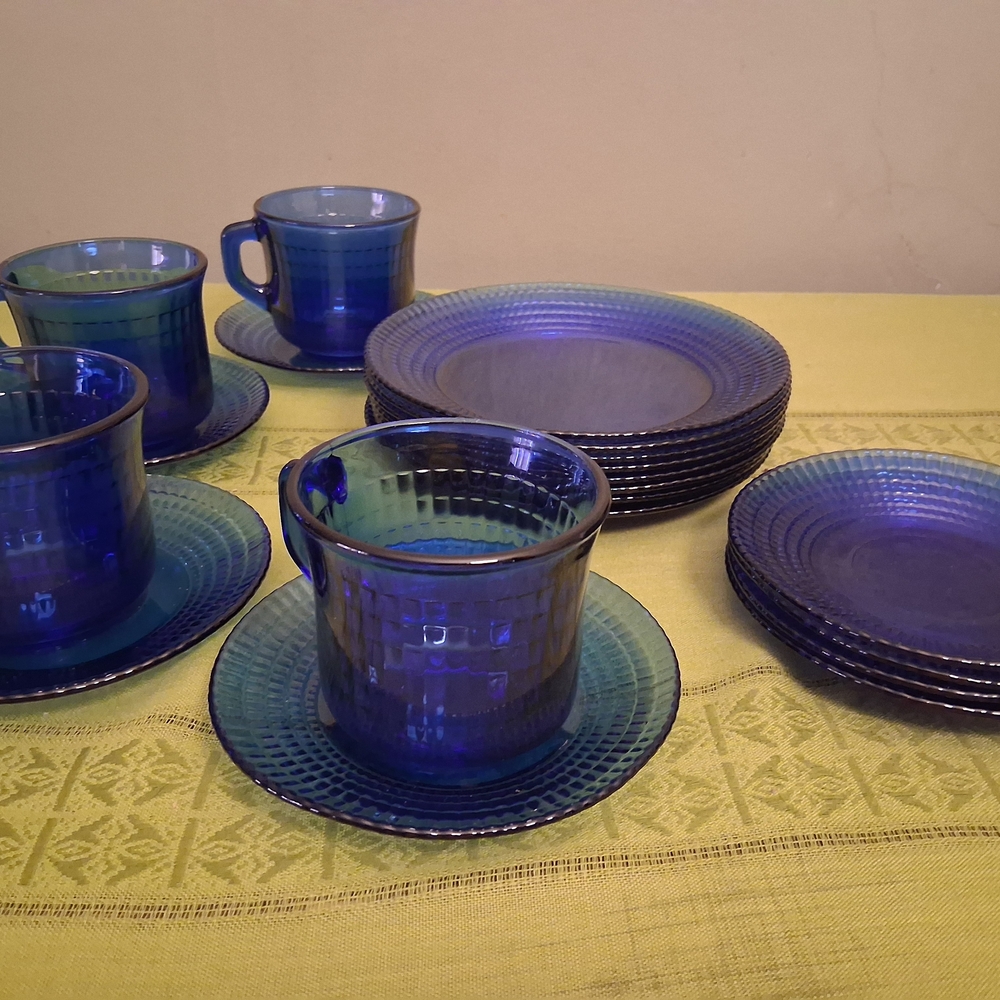 Elegant Blue Dinnerware Set